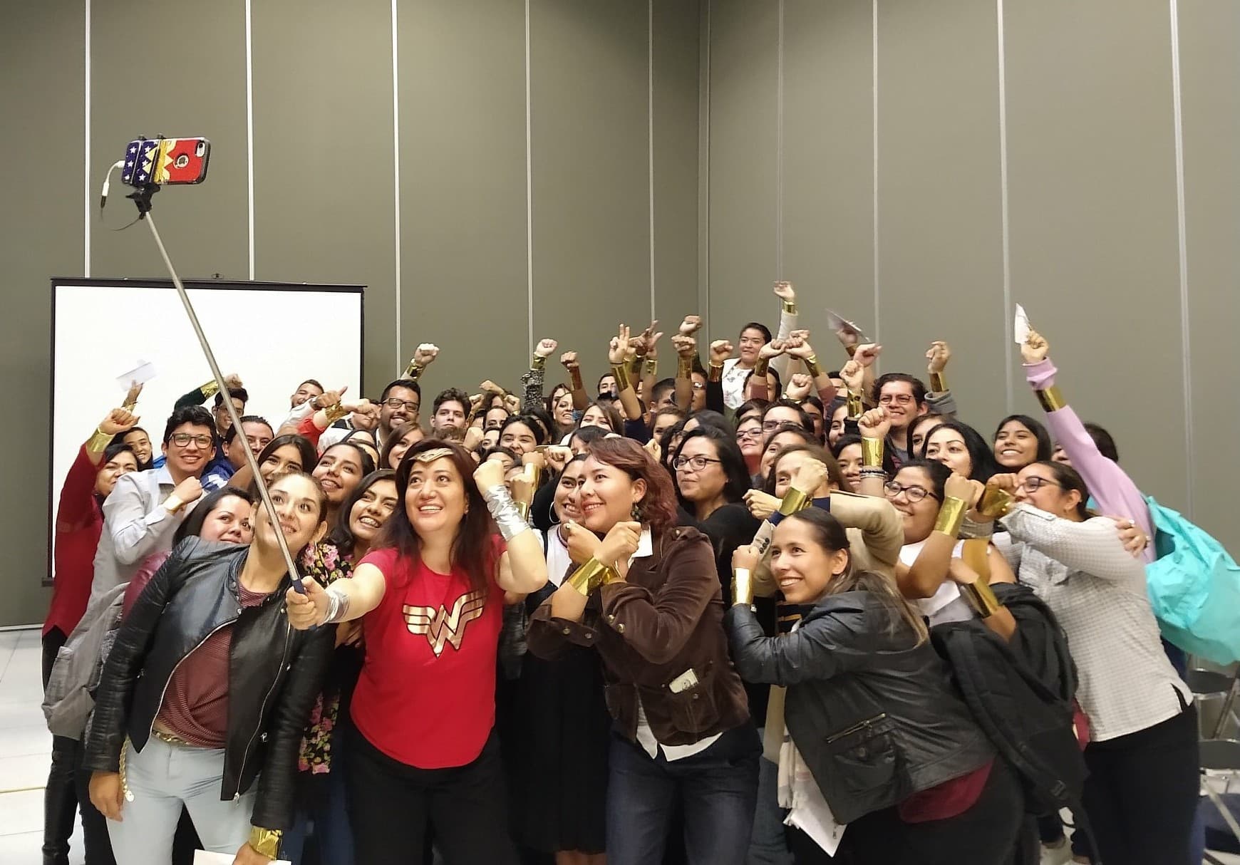 Wonder Woman empowerment workshop group selfie in Guanajuato